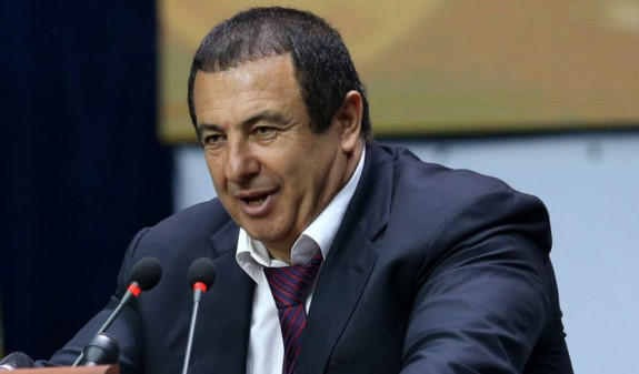 Çarukyan həbs edilir: Parlament önündə aksiya başladı